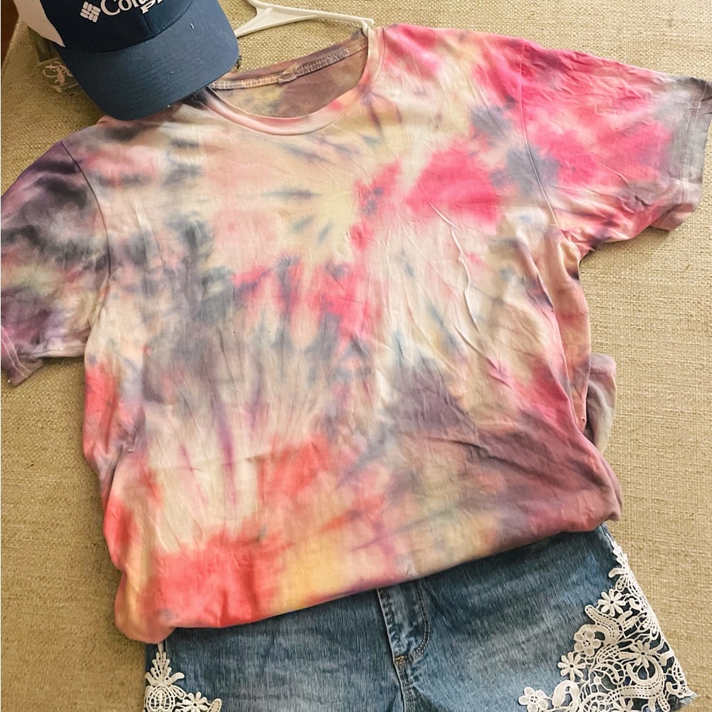 Costume tie dye t-shirt